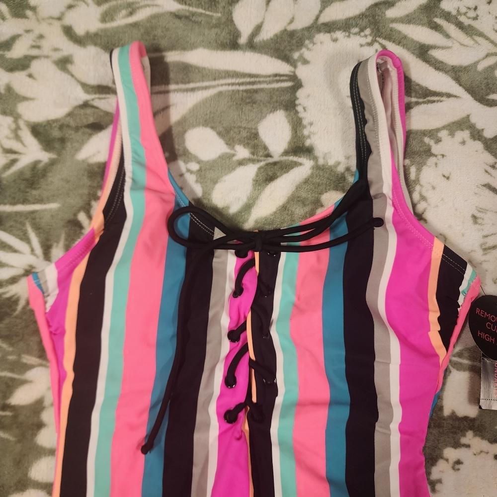 5/$40 🎉 No boundaries Swimsuit - Picture 2 of 5